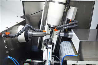 七軸數控滾齒機